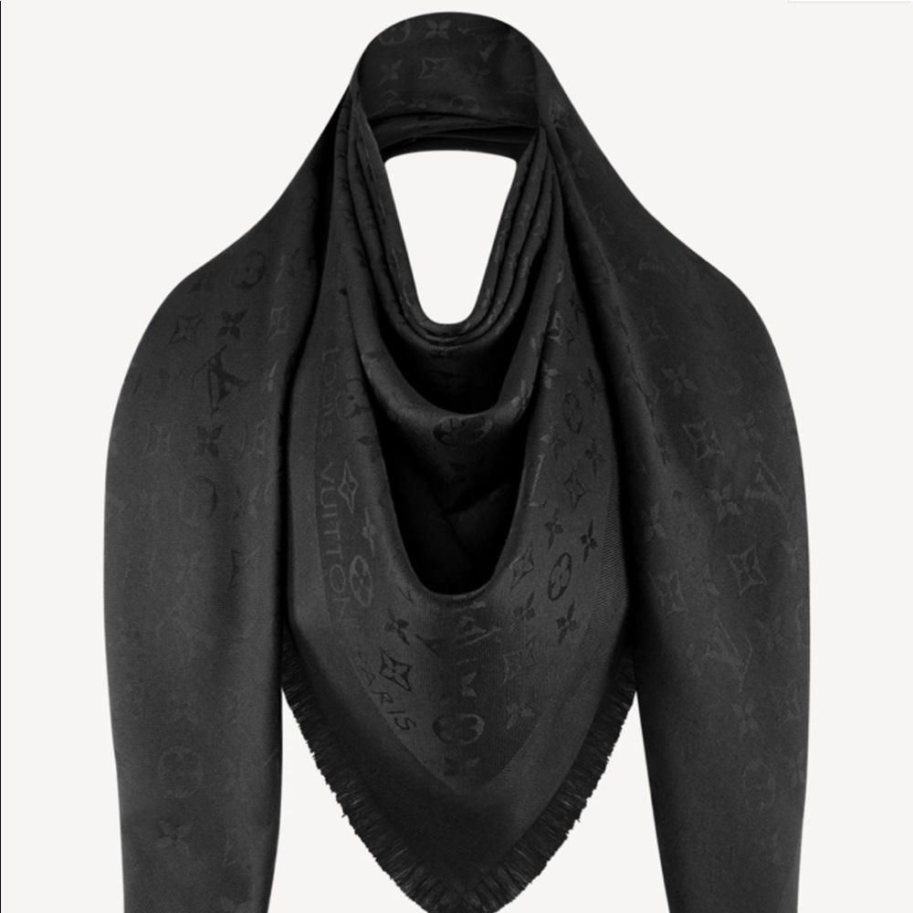 Louis Vuitton Monogram Shawl - Gently used - No flaws